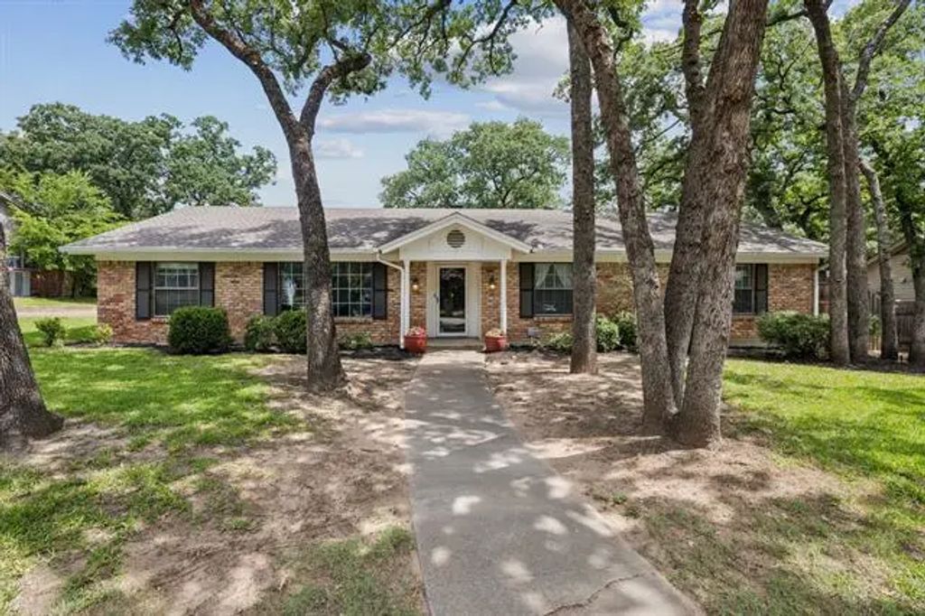 204 Shelmar Drive, Euless