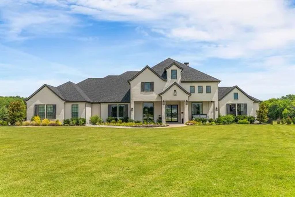 1290 Farmstead Court, Lucas