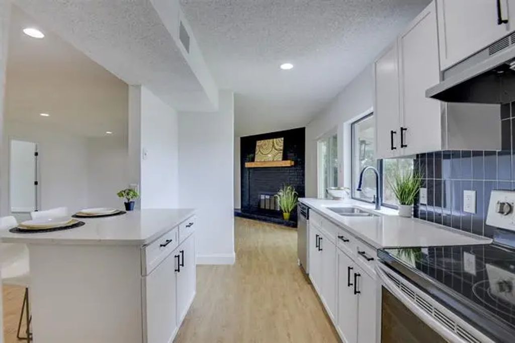1105 Hickory Hill Drive, Arlington
