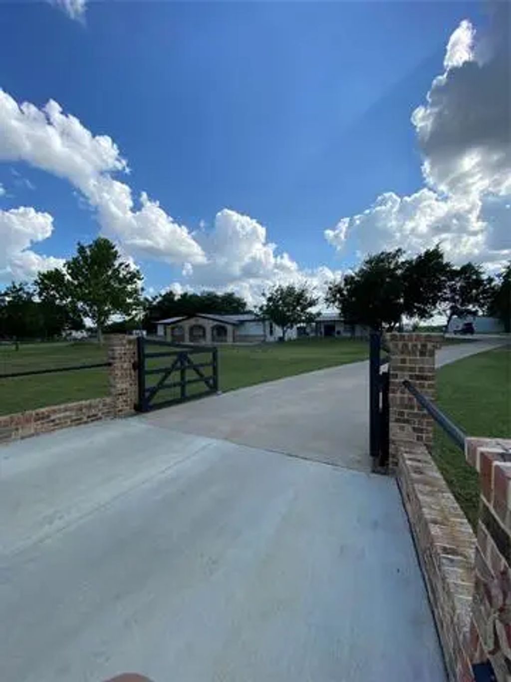 18725 County Road 620, Venus
