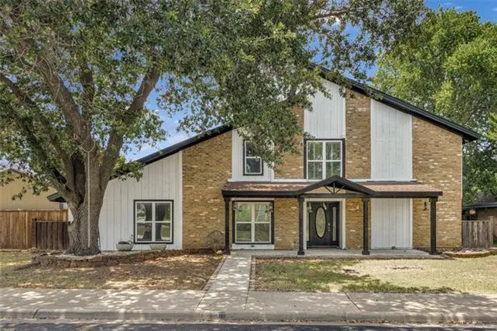 1 Easy Street, Hickory Creek