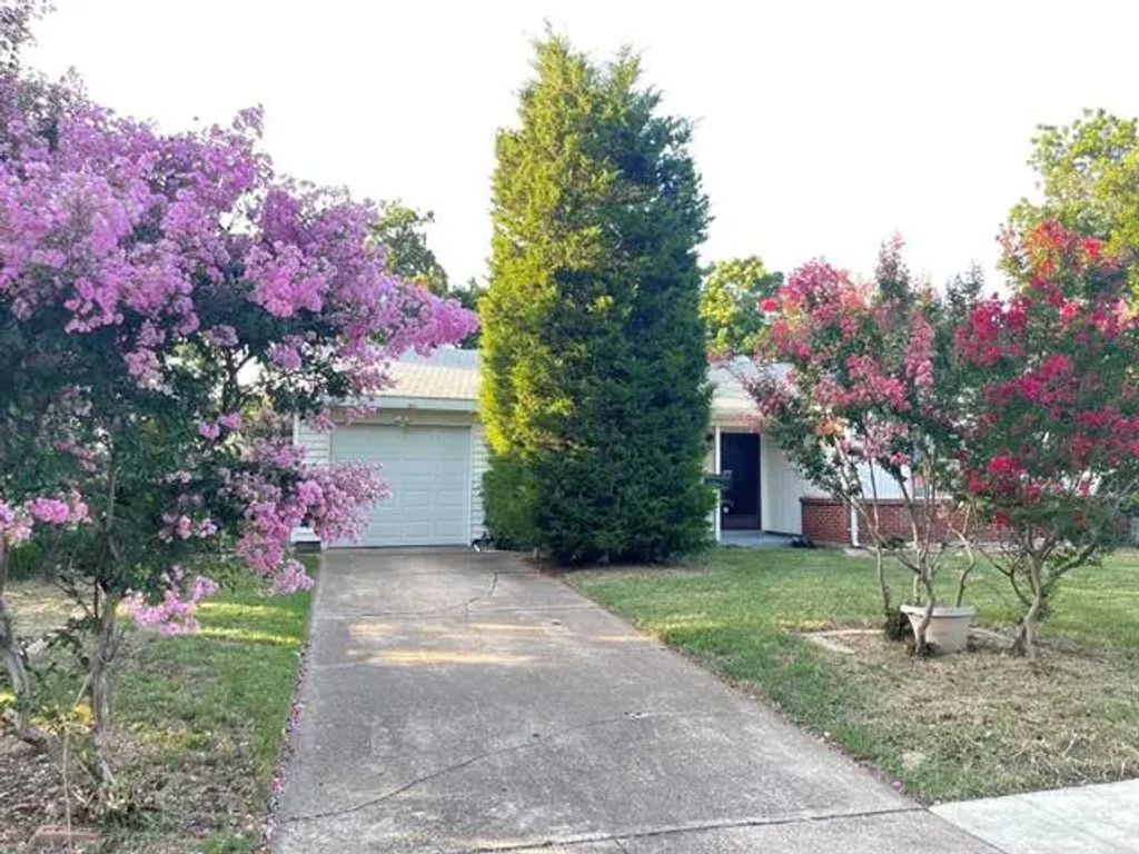 1807 Dennis Street, Irving