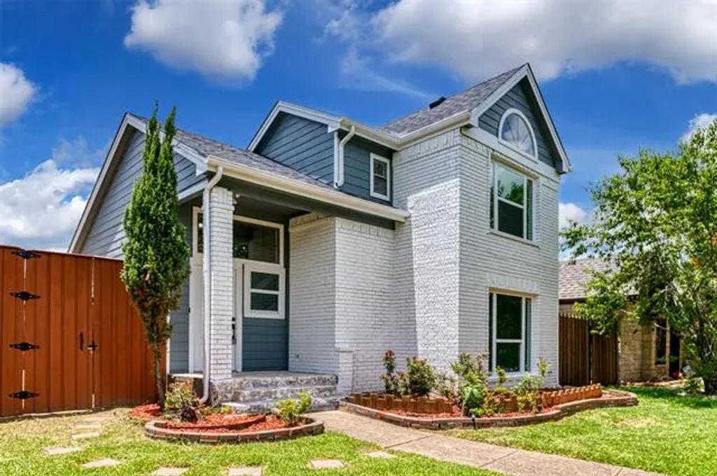 10427 Woodleaf Drive, Dallas