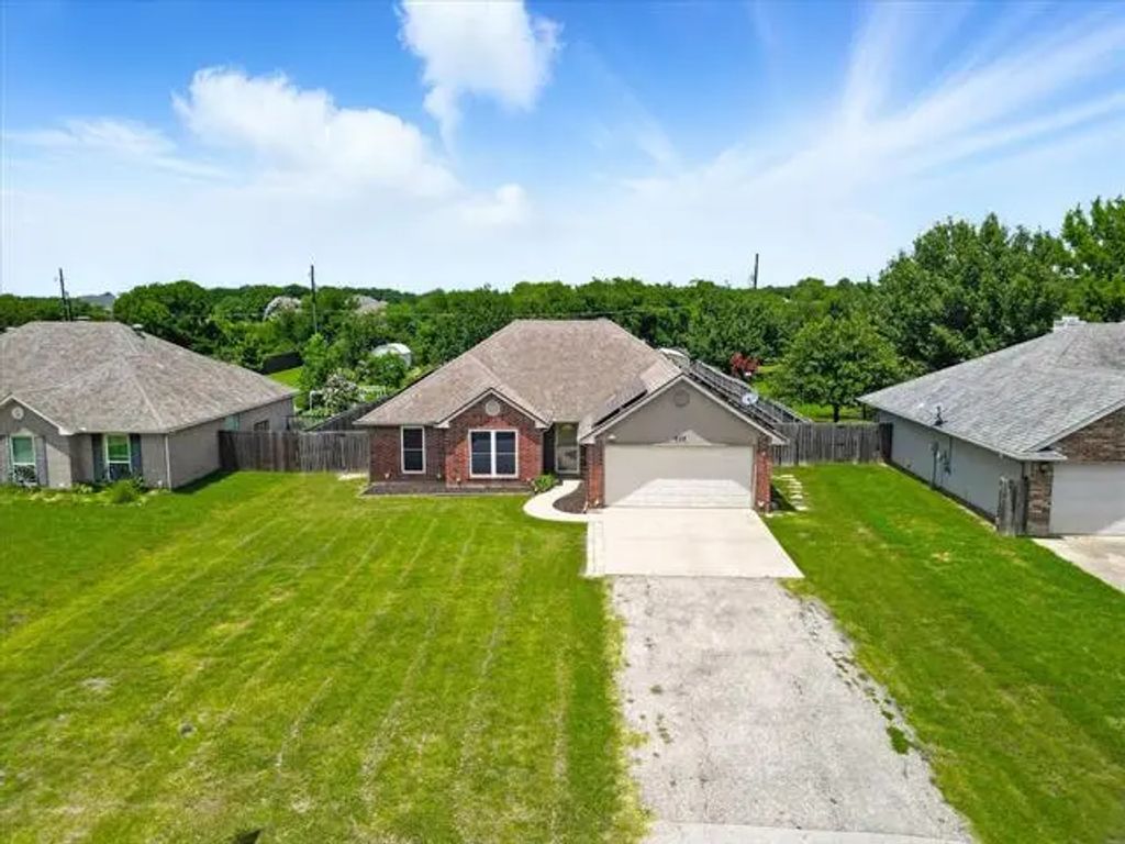 638 Lakeshore Boulevard, Oak Point