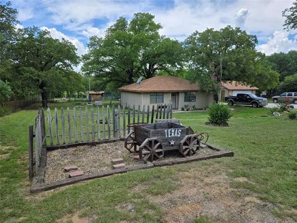 902 County Road 1653, Chico