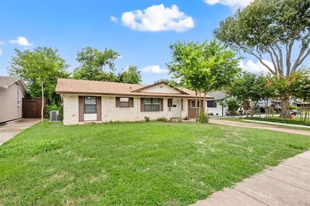 1832 Moonbeam Lane, Carrollton
