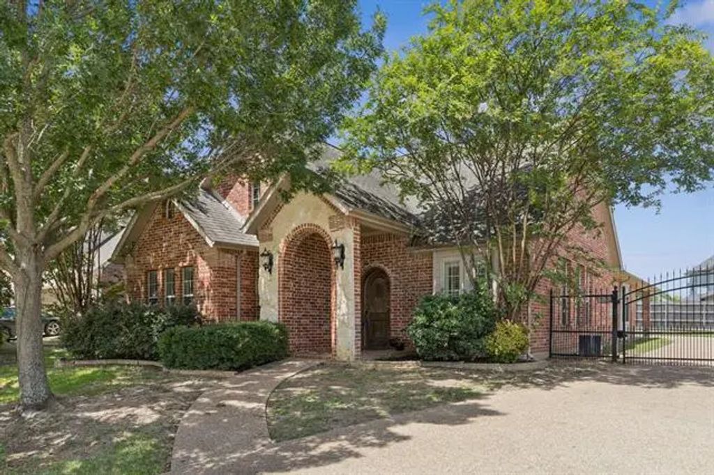 6802 Westfield Court, Arlington