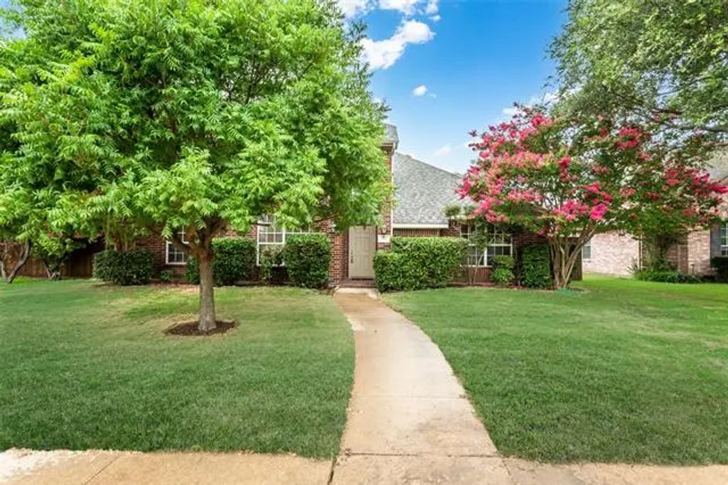 810 Linda Court, Allen