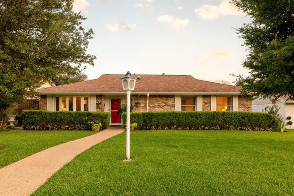 3134 Lockmoor Lane, Dallas