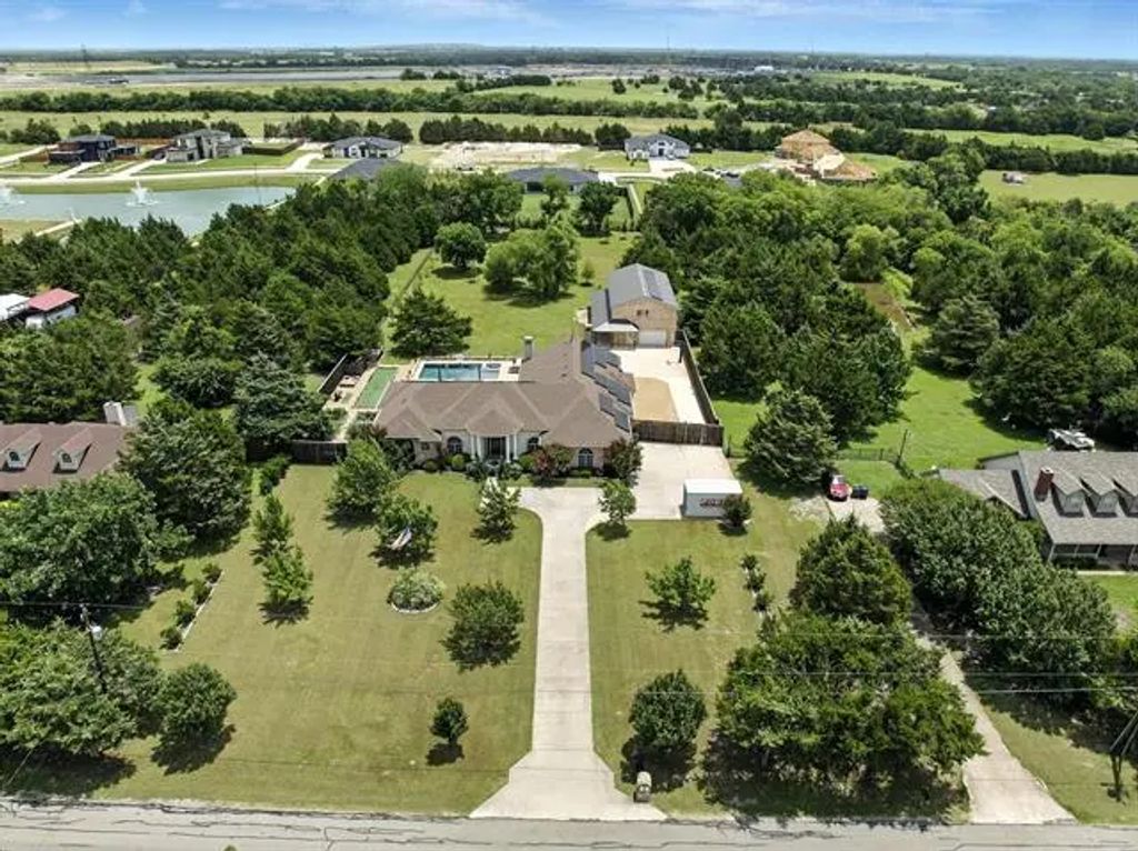 306 Rugged Drive, Red Oak