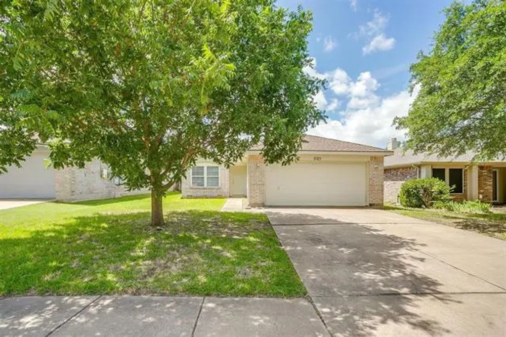 2123 Cedar Park Drive, Forney