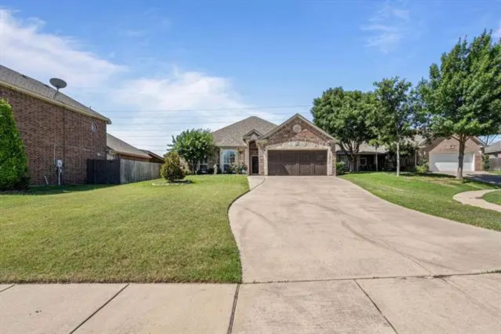 8409 Estandarte Court, Benbrook