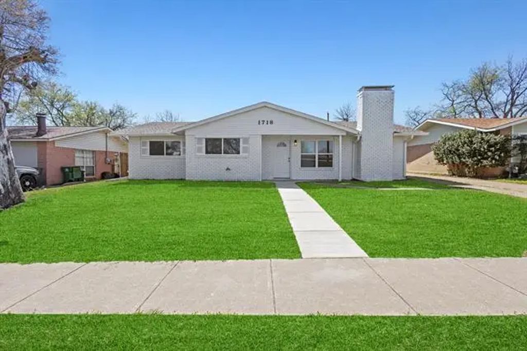 1718 E Lovers Lane, Arlington