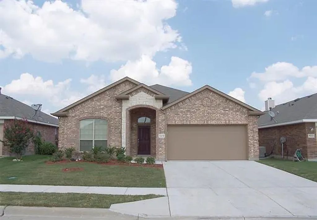 9216 Liberty Crossing Drive, Fort Worth