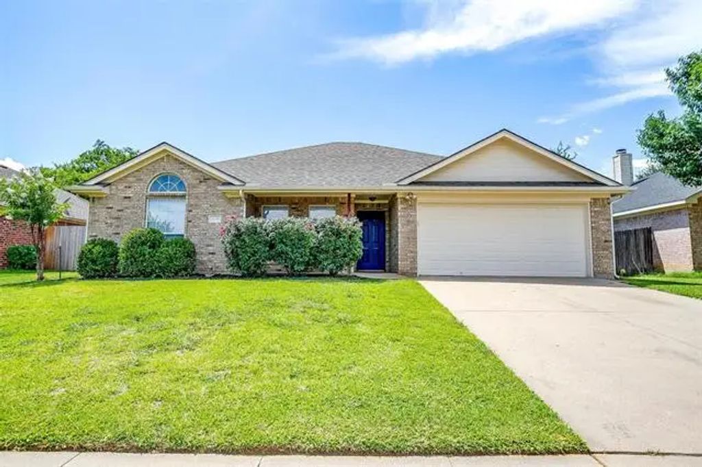 578 Tanglewood Drive, Burleson