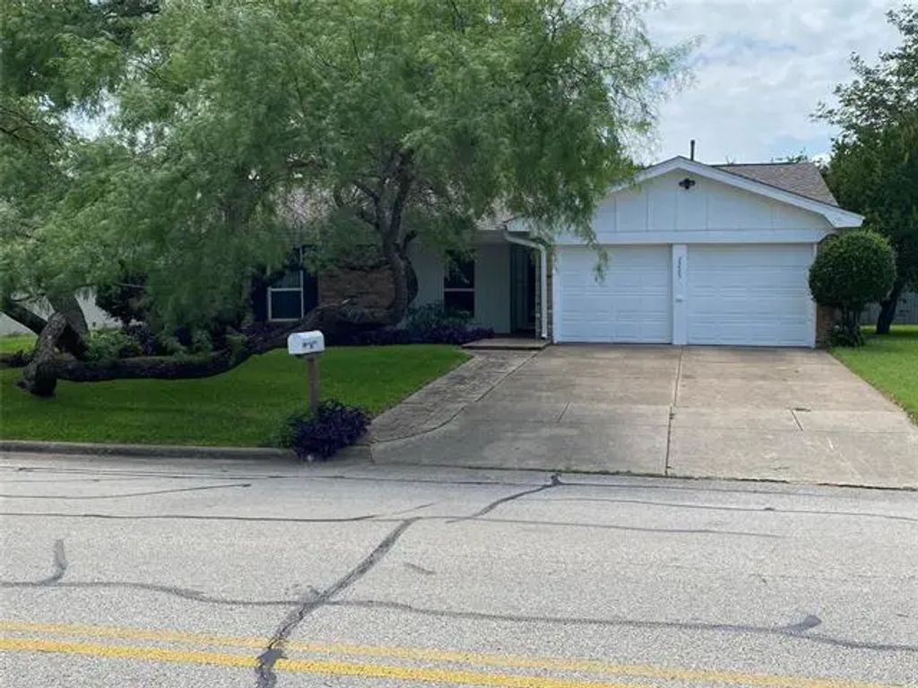 2225 Shady Brook Drive, Bedford