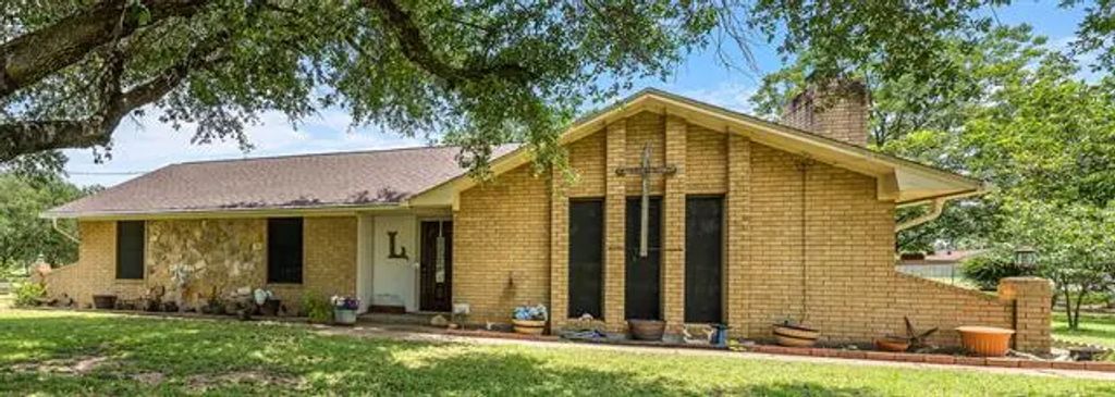 137 Oakview Circle, Waco