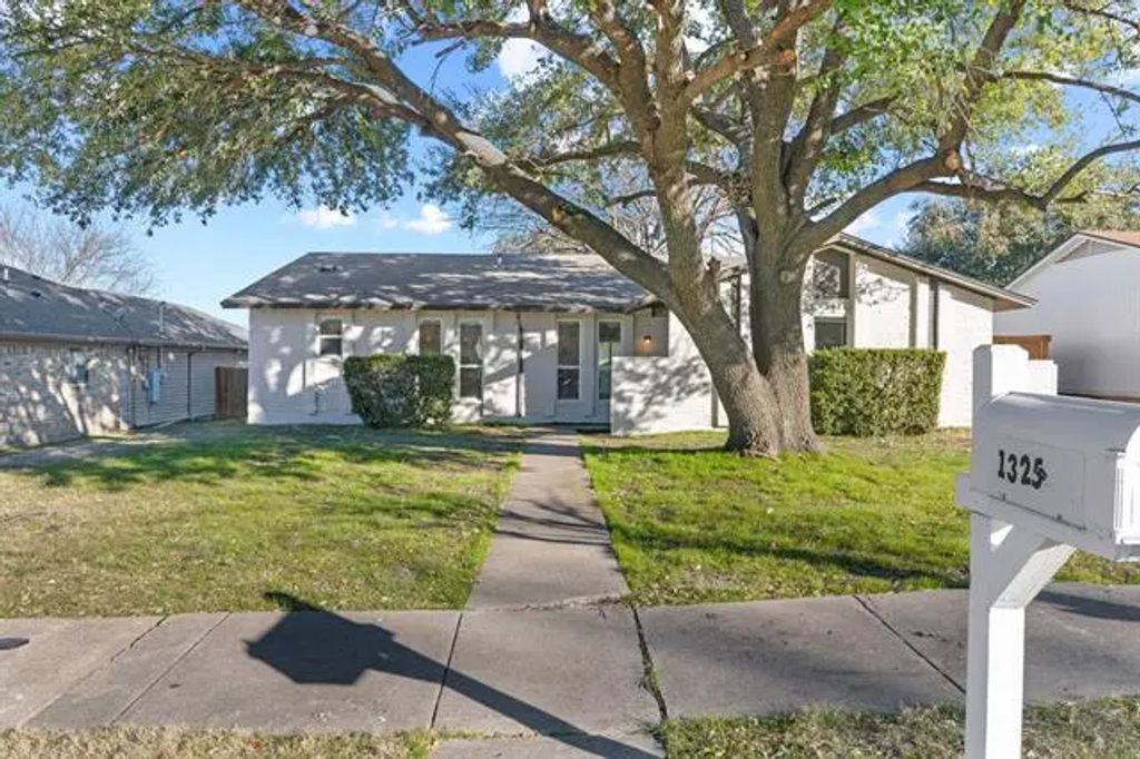 1325 Aldenwood Drive, Dallas
