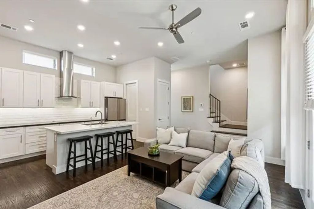 4230 Roseland Avenue 102, Dallas