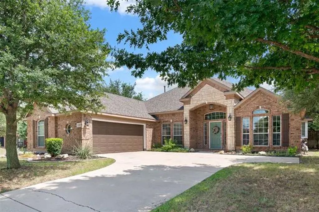 1201 Black Hawk Drive, Fort Worth