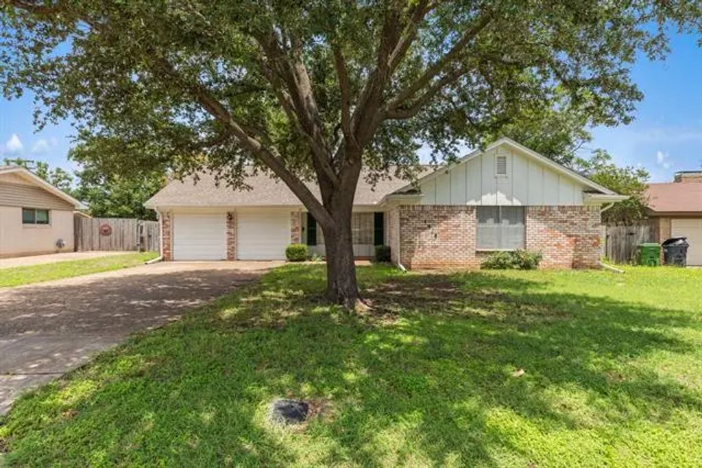 4918 Lakemoor Drive, Waco