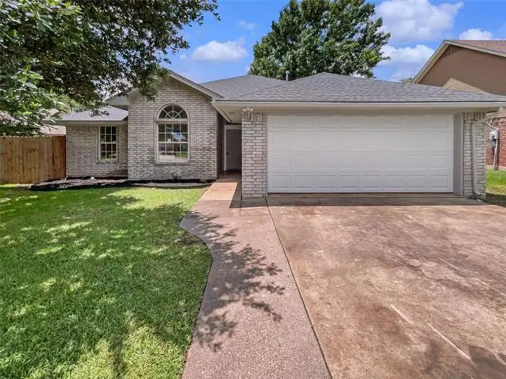 122 Driftwood Lane, Waxahachie