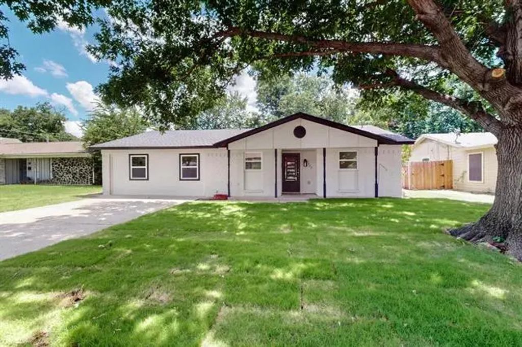 1822 Robinson Street, Irving
