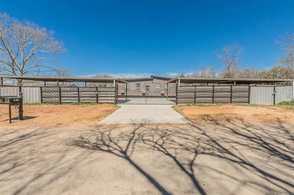 191 County Road 4849, Newark