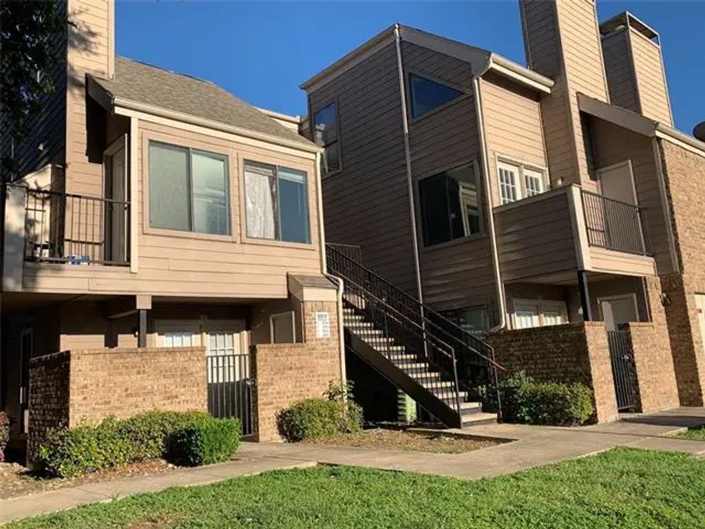 9817 Walnut Street 202, Dallas