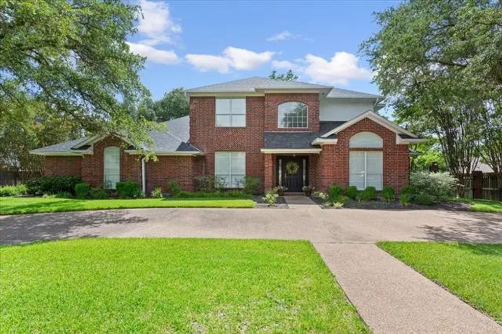 10003 Willow Bend Drive, Woodway