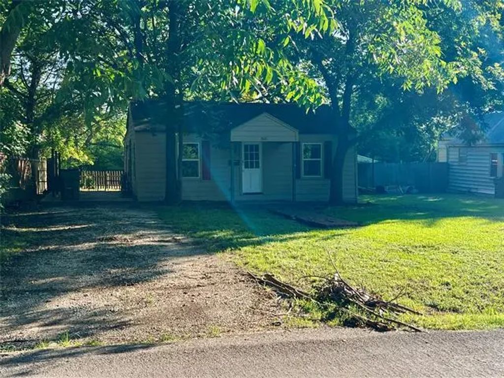 801 W Jefferson Street, Waxahachie