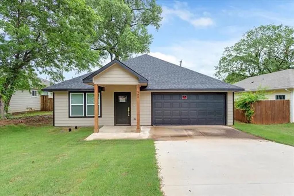 309 E Shepherd Street, Denison