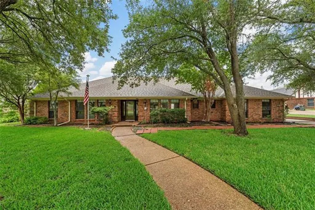8216 Teakwood Drive, Woodway