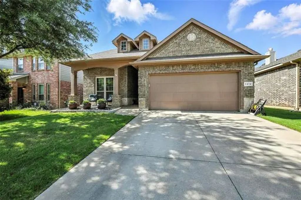 1312 Castlegar Lane, Fort Worth