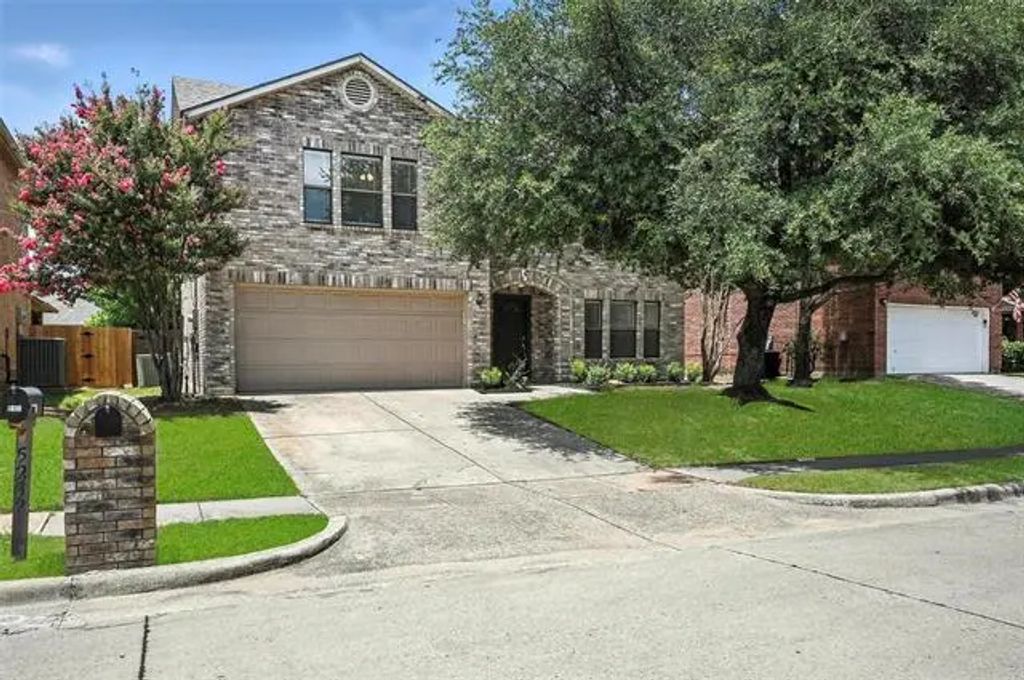5236 Blue Circle, Haltom City
