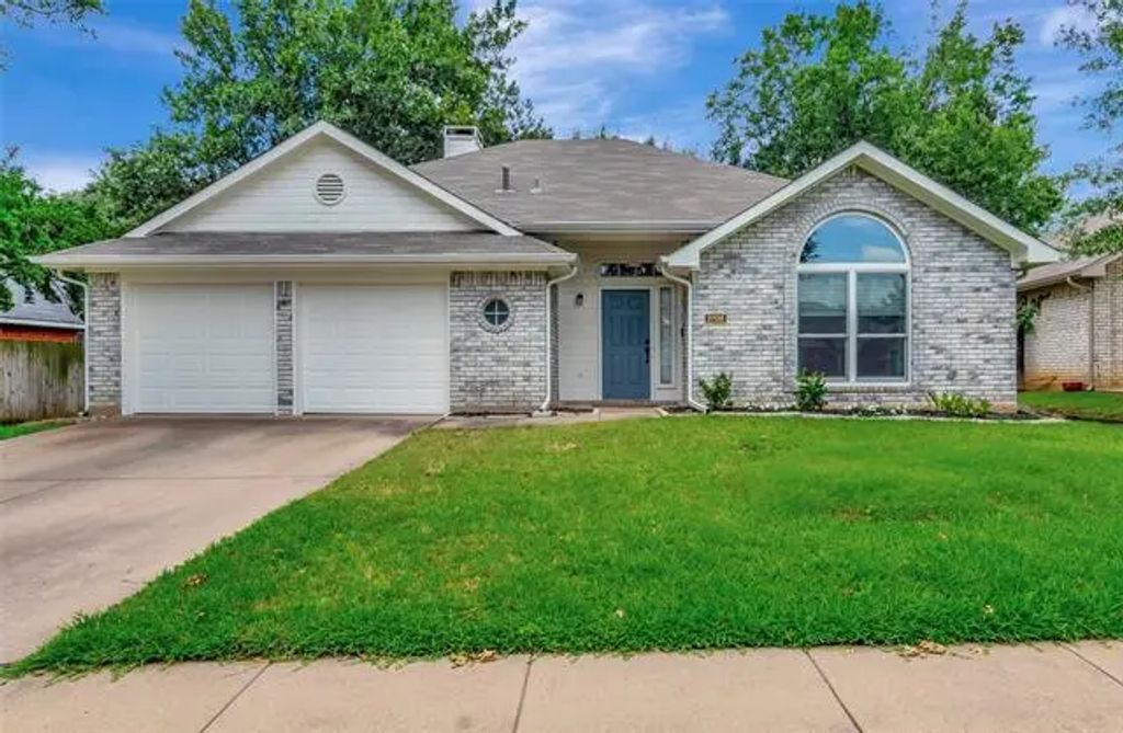 2705 Canterbury Street, Euless