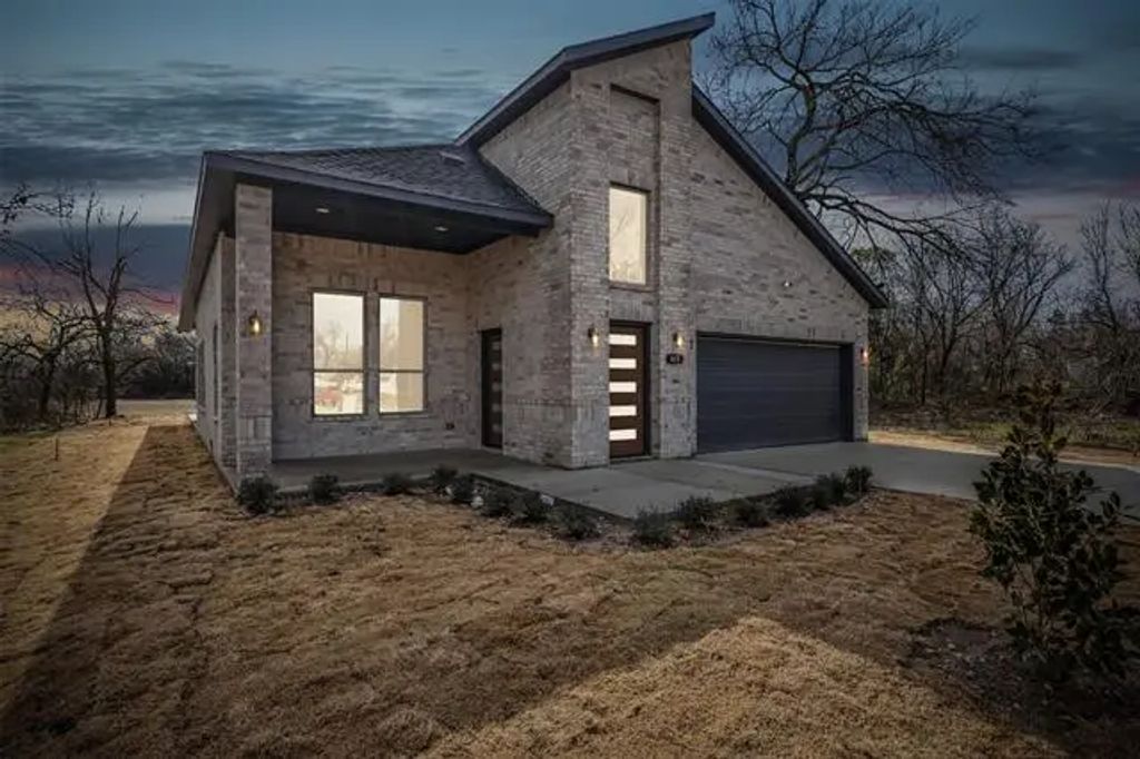 417 Hood Street, Terrell