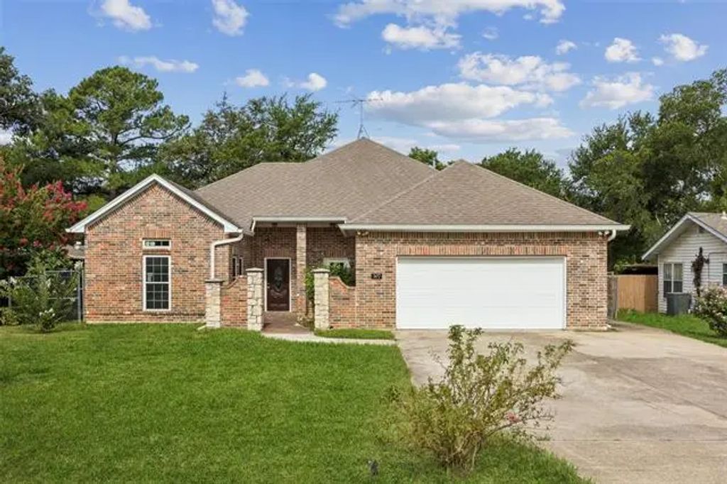 307 Ada Street, Irving