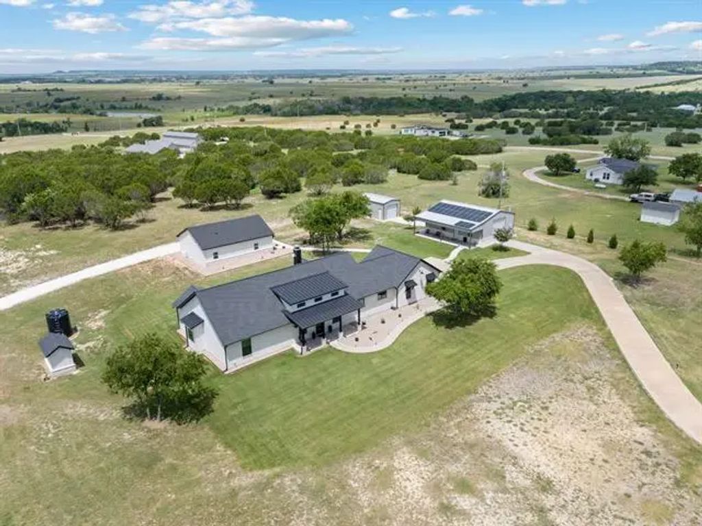 132 Private Road 2656, Walnut Springs
