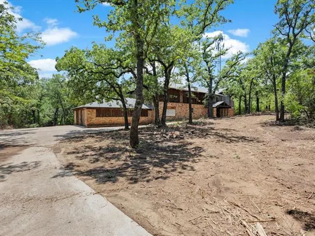 8028 Meadowbrook Drive, Fort Worth