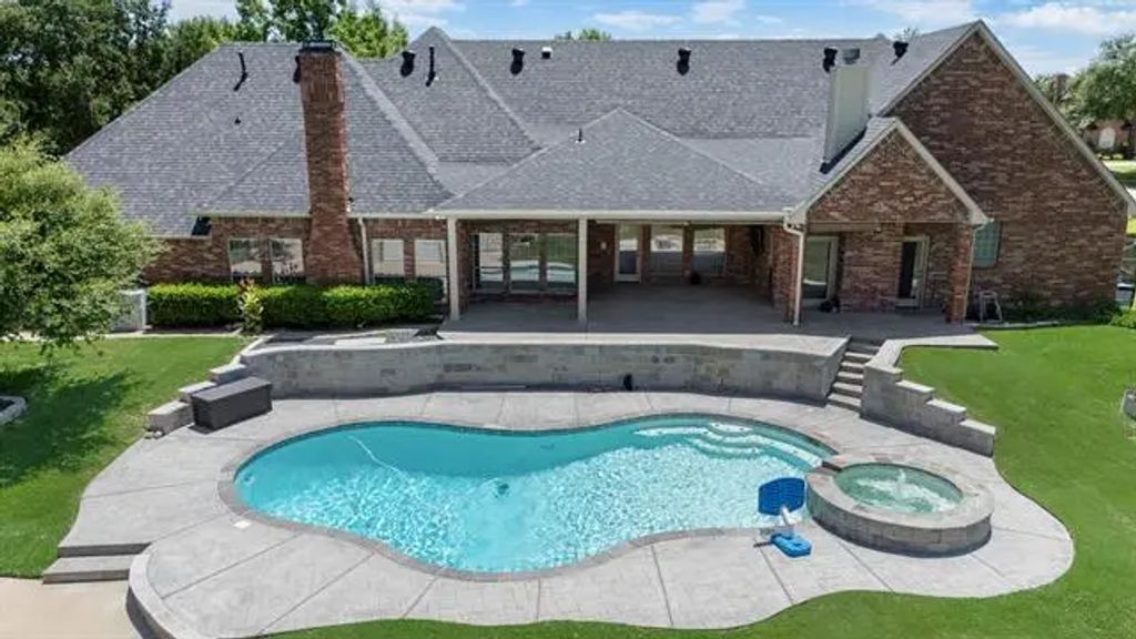 2405 Somerset, Midlothian
