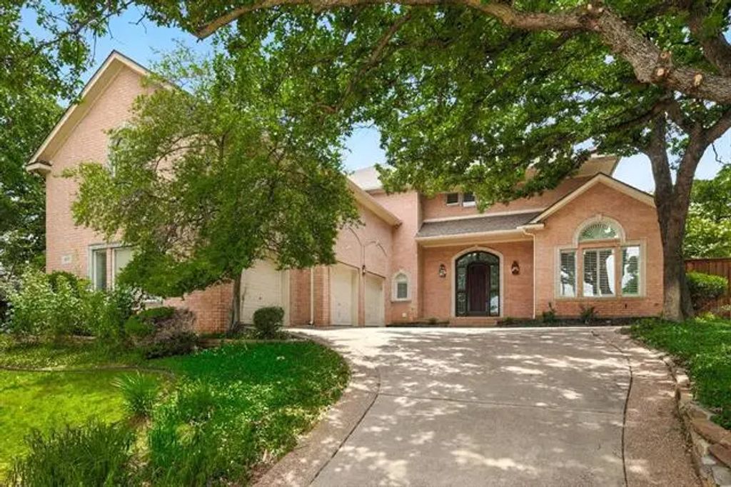 815 Woodhaven Drive, Highland Village