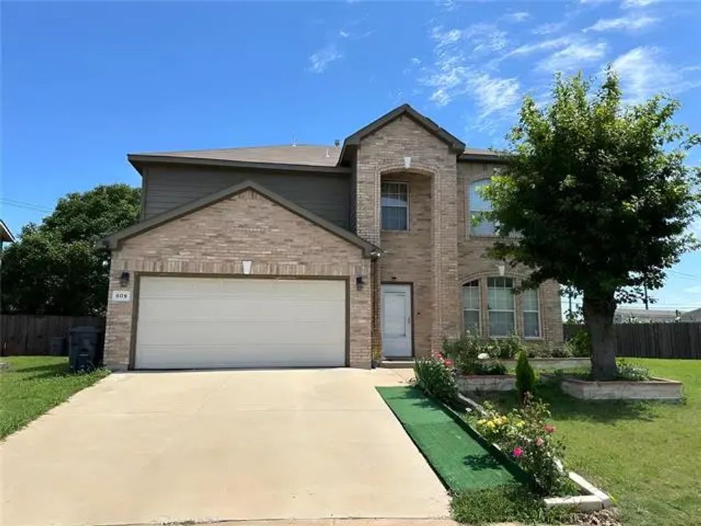809 Pryor Drive, Arlington