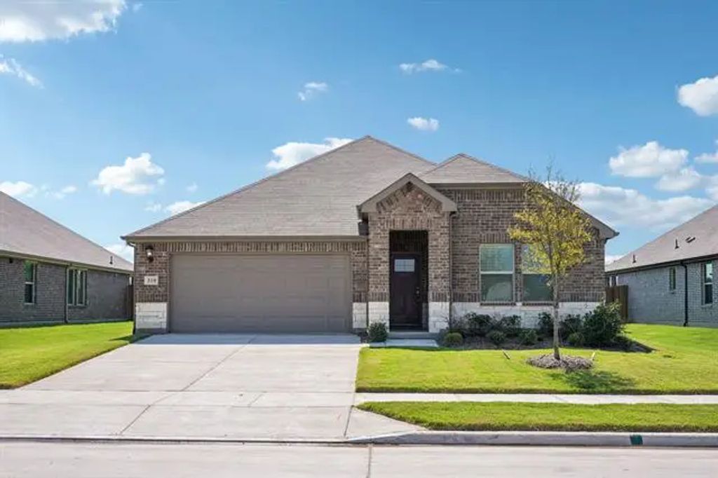 510 Yellowstar Lane, Lavon