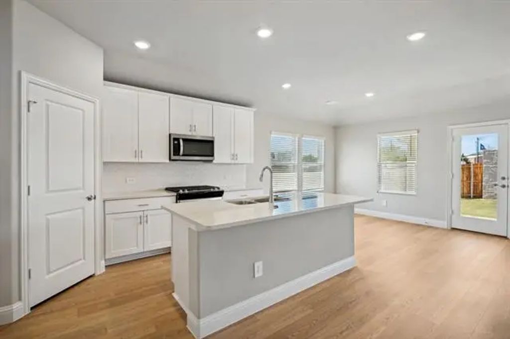 475 Yellowstar Lane, Lavon