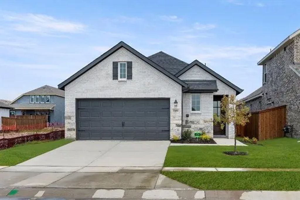 1604 Grassy Pond, Forney