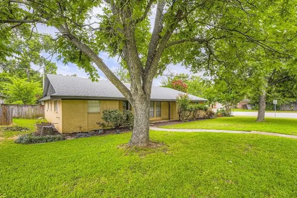 7400 Yolanda Drive, Fort Worth