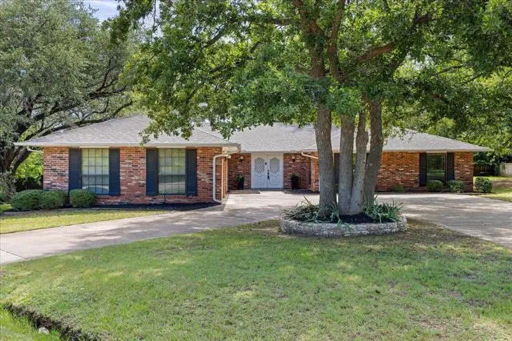 8509 Linden Court, Granbury