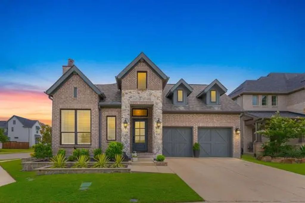 8381 Western, The Colony