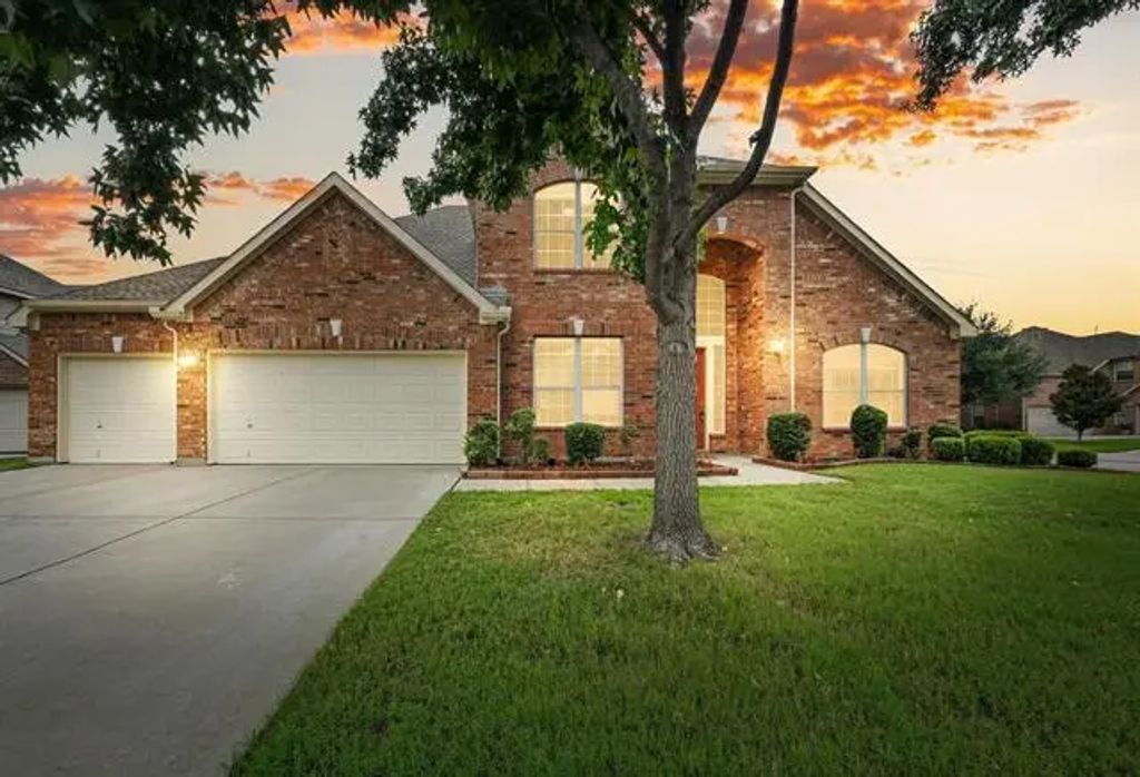 1212 Big Falls Drive, Flower Mound